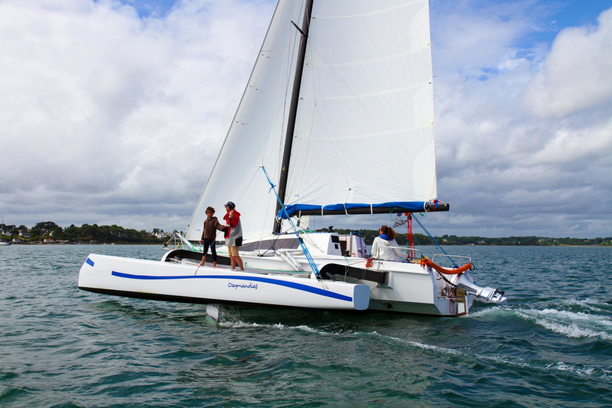 tricat trimaran